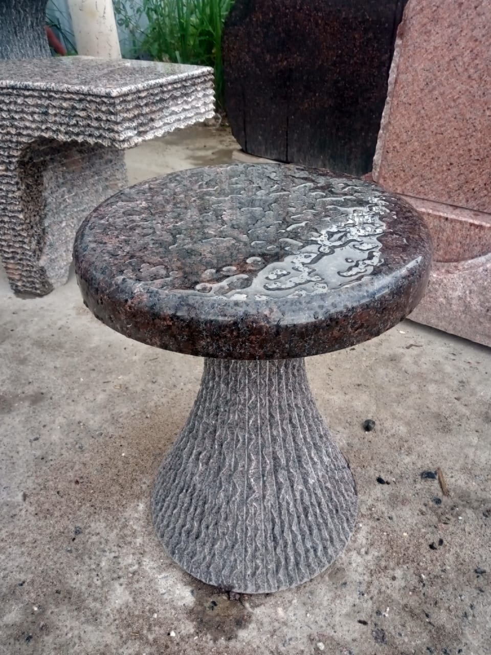 Столик из гранит Дымовский