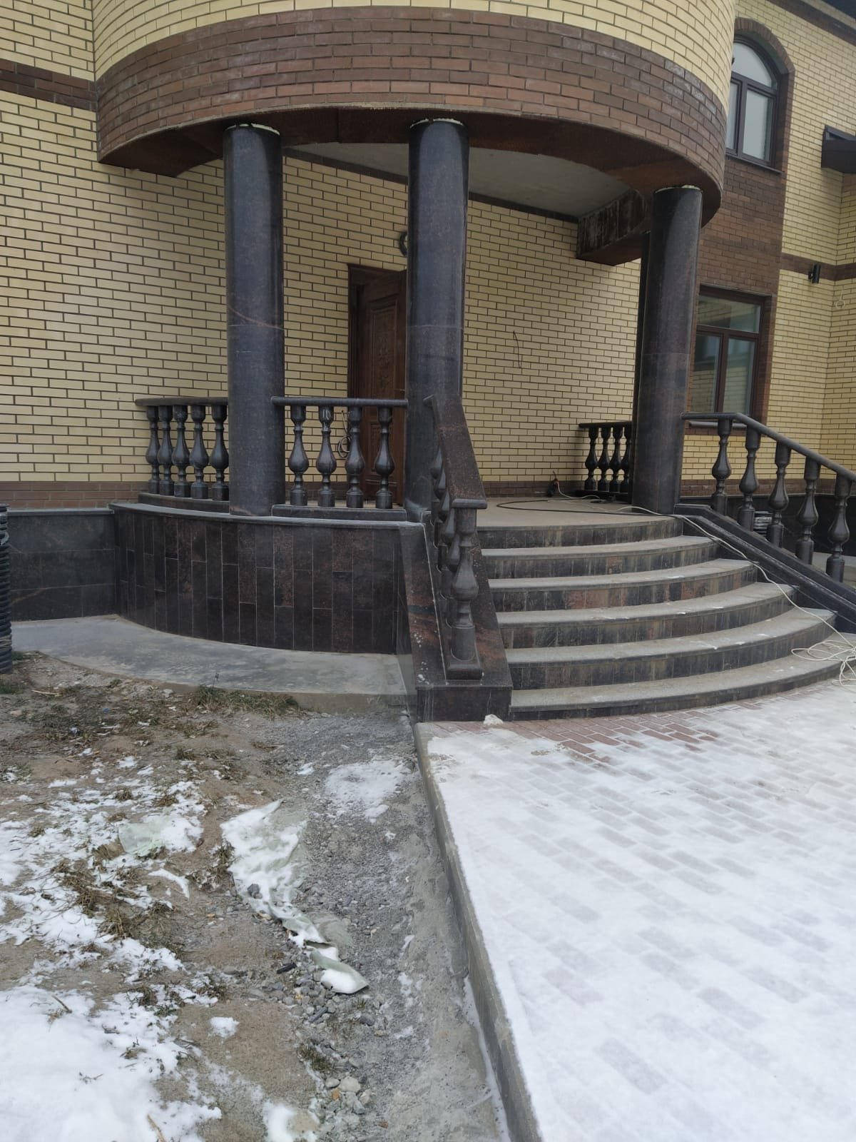 Крыльцо из гранит Дымовский